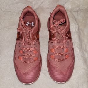 Under Armour- hovr rise cross trainer